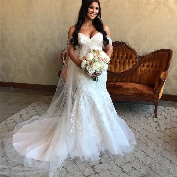 Brinkley Ar Low's Bridal Formal Wedding Dress Size